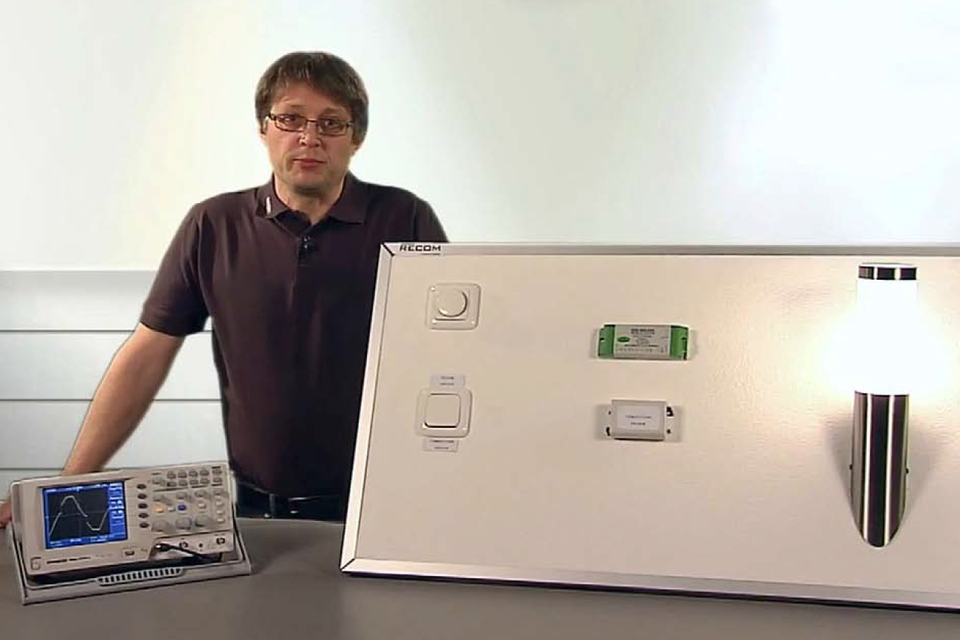 Nhiễu sóng điện từ (EMI) đối với TRIAC Dimmable LED Drivers